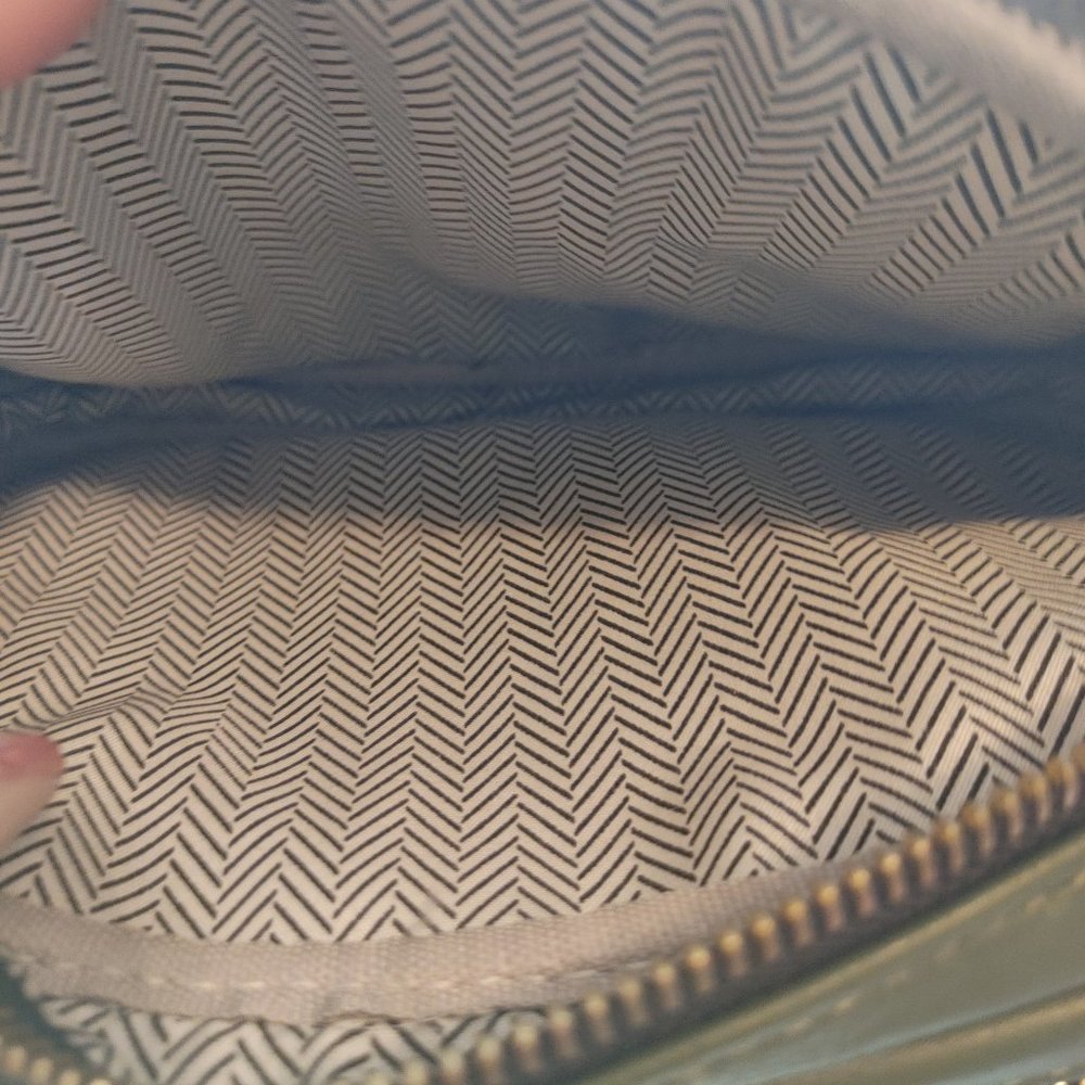 purse - Picture 2 of 8